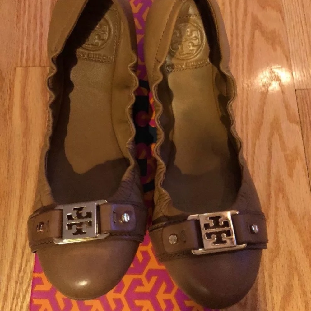 Tory Burch Ambrose flats size 6.5 tan